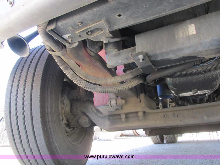 image for item K2211 2005 International DuraStar 4400 bucket truck