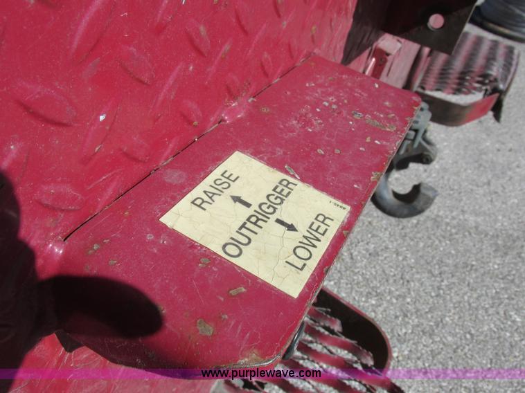 image for item K2211 2005 International DuraStar 4400 bucket truck