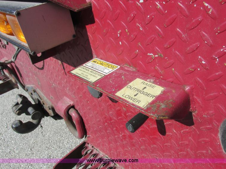 image for item K2211 2005 International DuraStar 4400 bucket truck