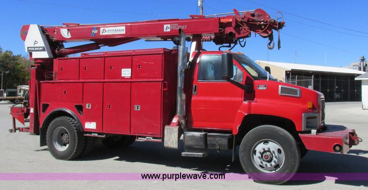 image for item K2212 2005 GMC C8500 digger derrick truck