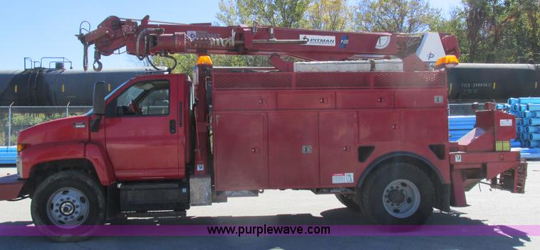image for item K2212 2005 GMC C8500 digger derrick truck