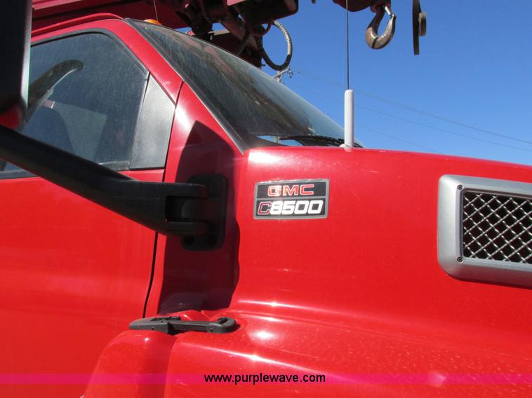 image for item K2212 2005 GMC C8500 digger derrick truck