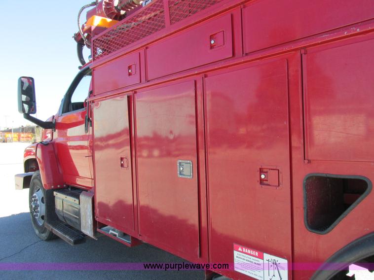 image for item K2212 2005 GMC C8500 digger derrick truck