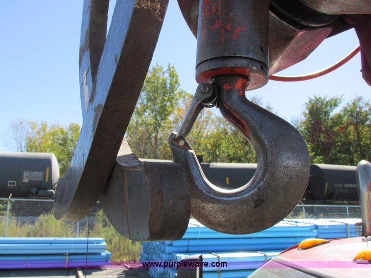 image for item K2212 2005 GMC C8500 digger derrick truck