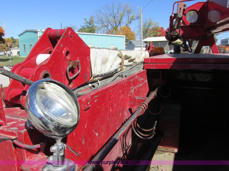 image for item K2212 2005 GMC C8500 digger derrick truck