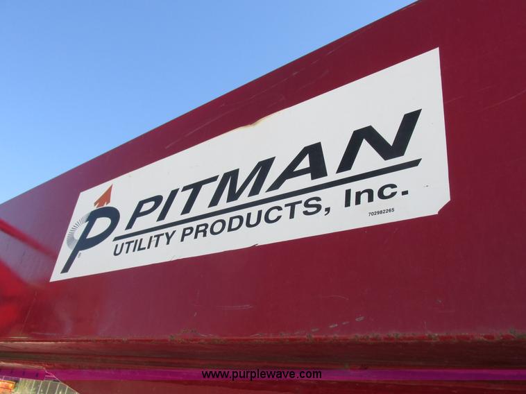 image for item K2212 2005 GMC C8500 digger derrick truck