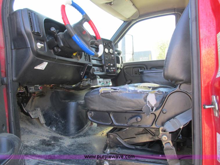image for item K2212 2005 GMC C8500 digger derrick truck