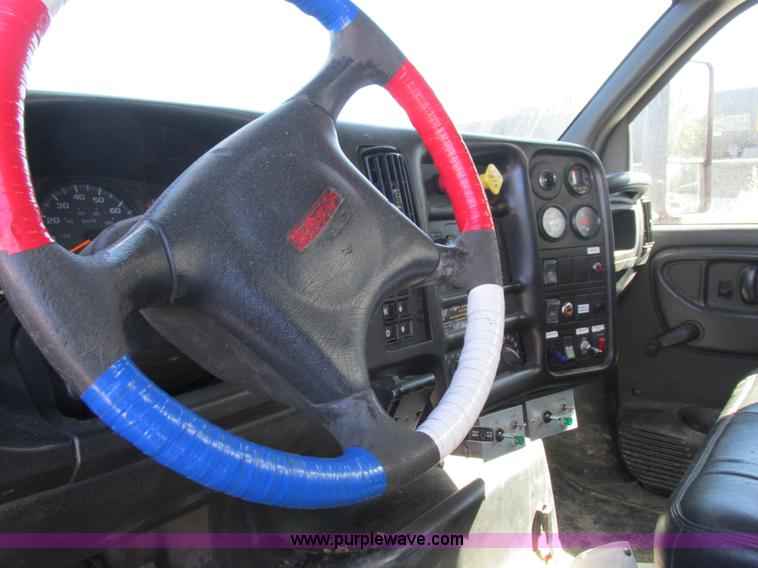 image for item K2212 2005 GMC C8500 digger derrick truck