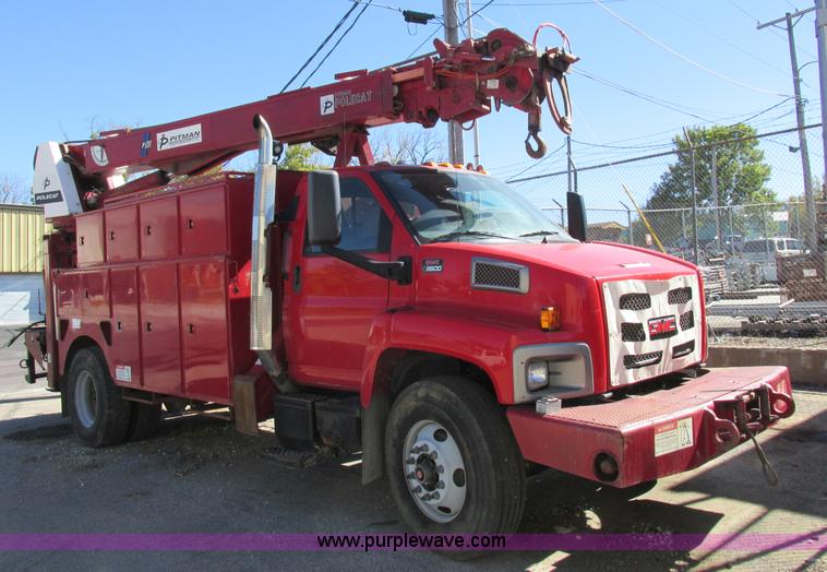 image for item K2213 2005 GMC C8500 digger derrick truck