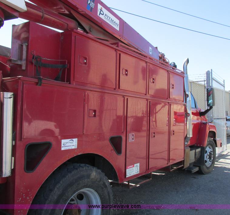 image for item K2213 2005 GMC C8500 digger derrick truck