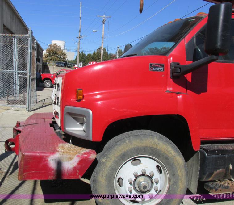 image for item K2213 2005 GMC C8500 digger derrick truck
