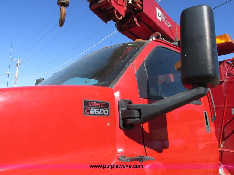 image for item K2213 2005 GMC C8500 digger derrick truck
