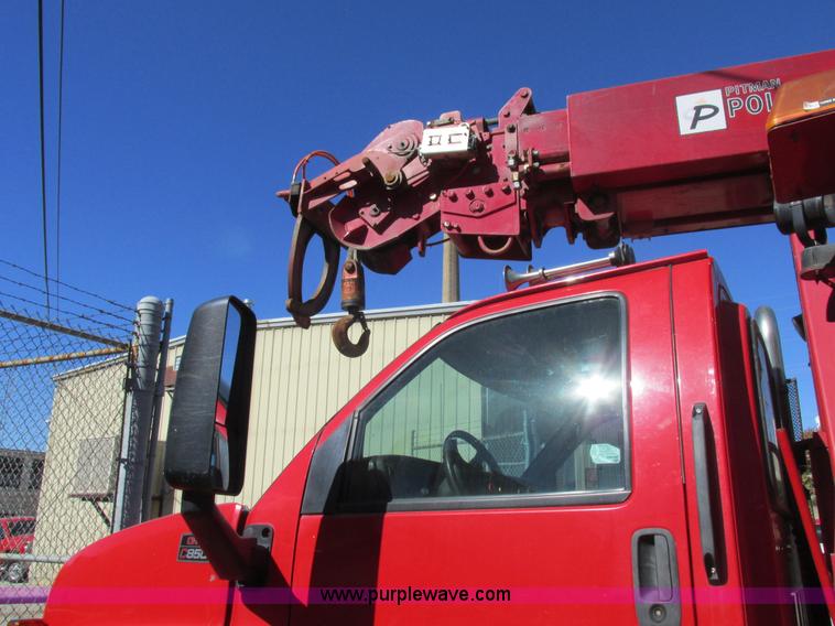 image for item K2213 2005 GMC C8500 digger derrick truck