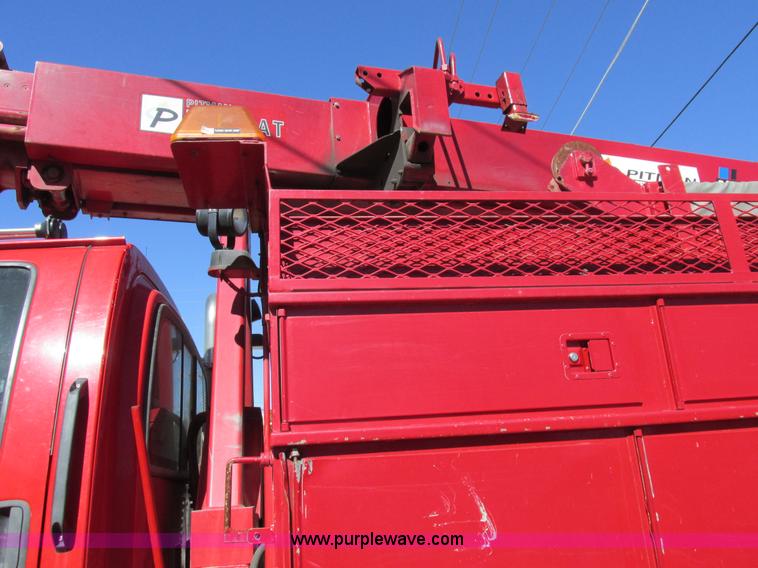 image for item K2213 2005 GMC C8500 digger derrick truck