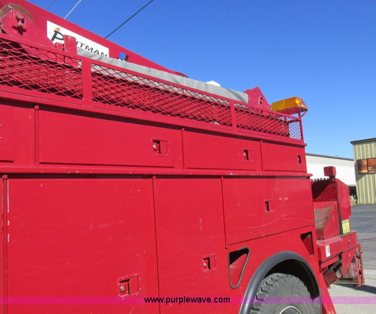 image for item K2213 2005 GMC C8500 digger derrick truck