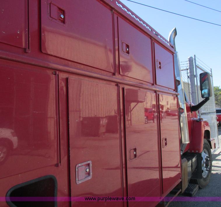 image for item K2213 2005 GMC C8500 digger derrick truck