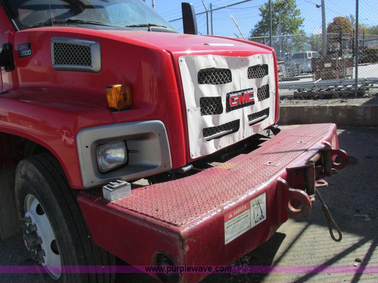 image for item K2213 2005 GMC C8500 digger derrick truck