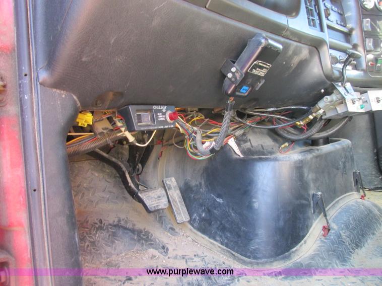 image for item K2213 2005 GMC C8500 digger derrick truck