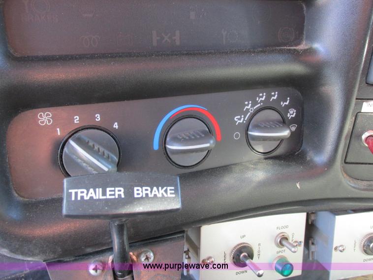 image for item K2213 2005 GMC C8500 digger derrick truck