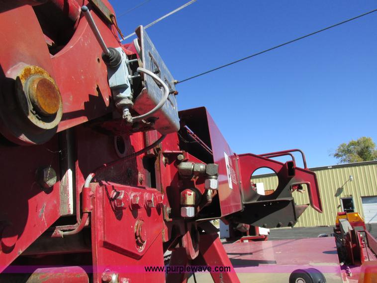 image for item K2213 2005 GMC C8500 digger derrick truck