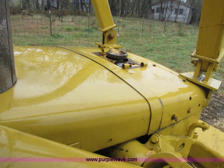 image for item K2227 Caterpillar D6D dozer