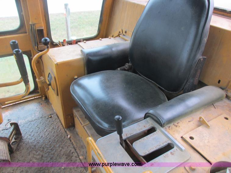 image for item K2227 Caterpillar D6D dozer