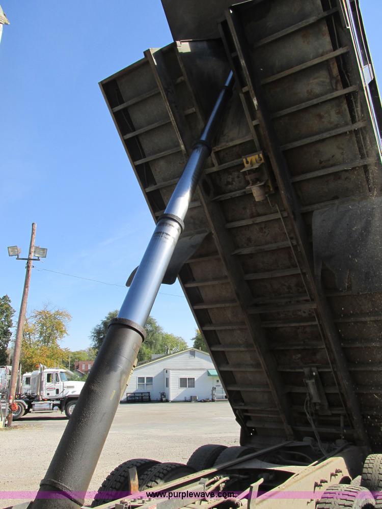 image for item K5191 2005 Mack CV713 dump truck