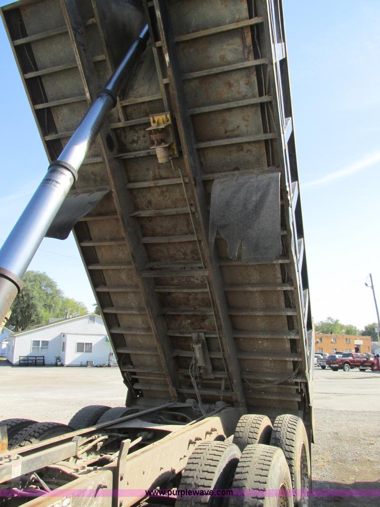 image for item K5191 2005 Mack CV713 dump truck