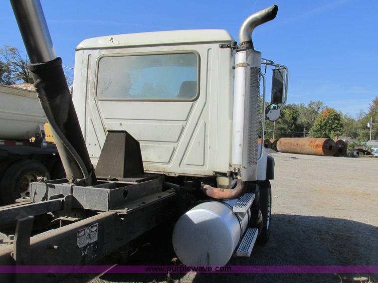 image for item K5191 2005 Mack CV713 dump truck