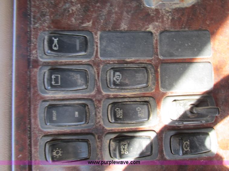 image for item K5191 2005 Mack CV713 dump truck