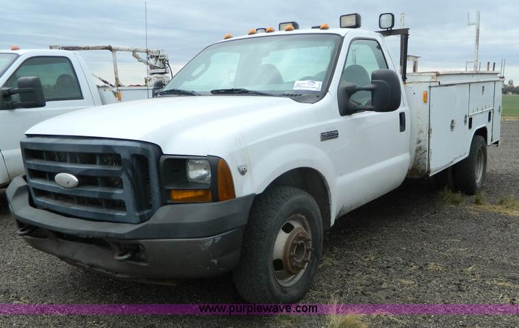 image for item K8227 2006 Ford F350 Super Duty utility truck