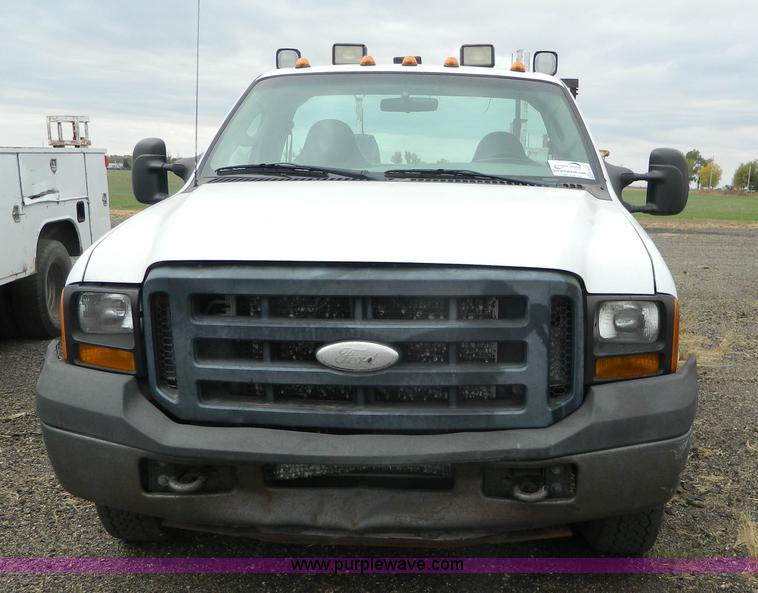 image for item K8227 2006 Ford F350 Super Duty utility truck
