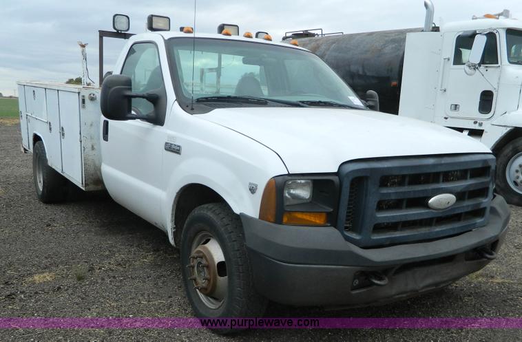 image for item K8227 2006 Ford F350 Super Duty utility truck