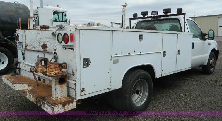 image for item K8227 2006 Ford F350 Super Duty utility truck