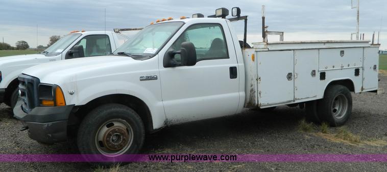 image for item K8227 2006 Ford F350 Super Duty utility truck