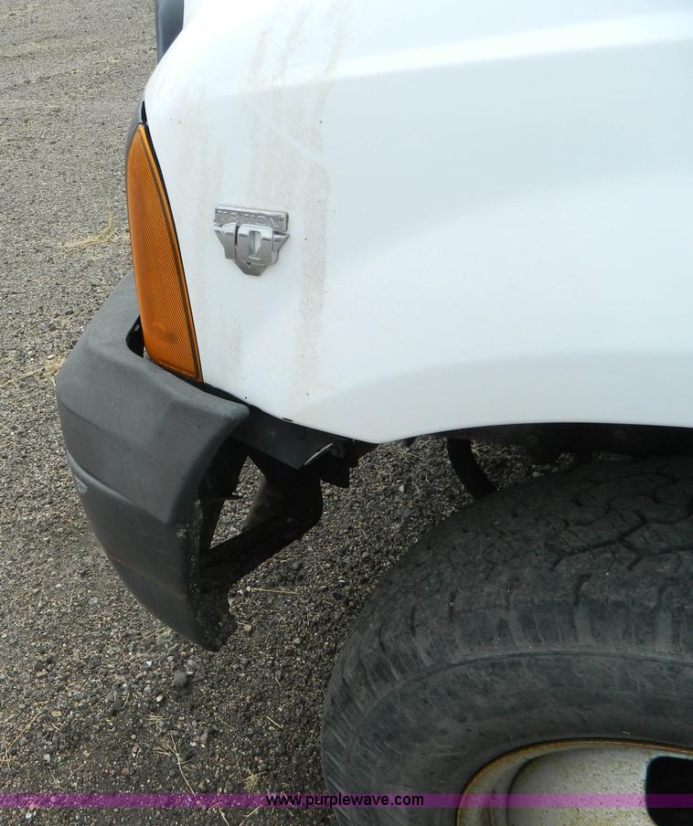 image for item K8227 2006 Ford F350 Super Duty utility truck