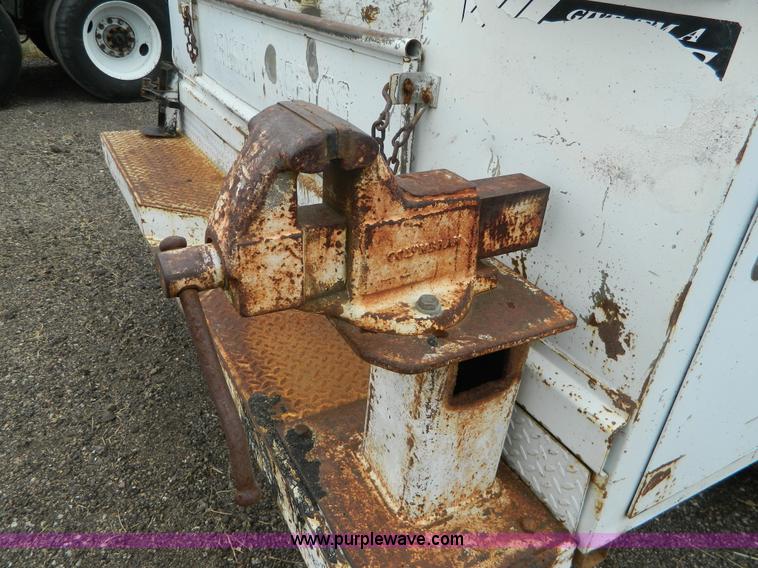 image for item K8227 2006 Ford F350 Super Duty utility truck