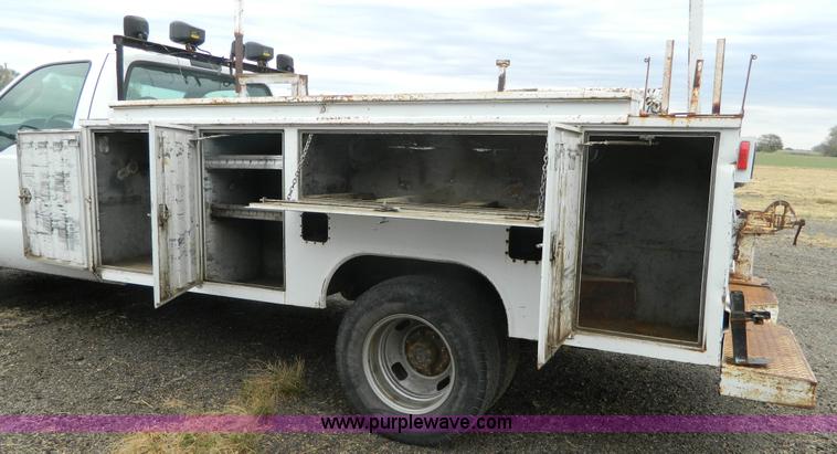 image for item K8227 2006 Ford F350 Super Duty utility truck