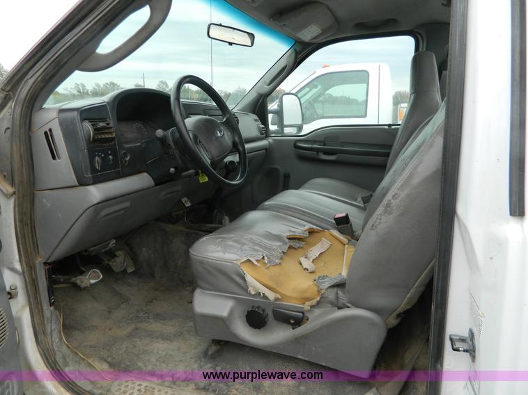 image for item K8227 2006 Ford F350 Super Duty utility truck