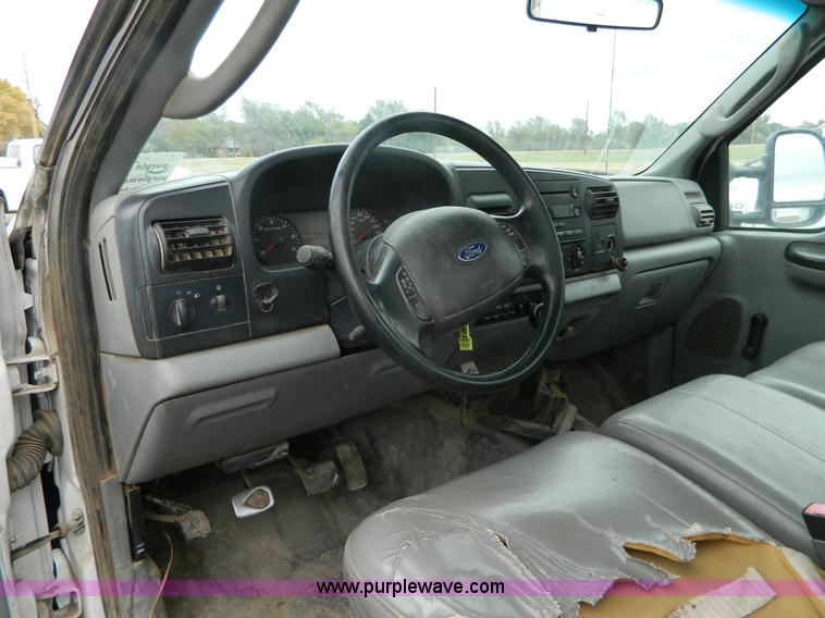 image for item K8227 2006 Ford F350 Super Duty utility truck