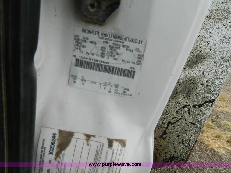 image for item K8227 2006 Ford F350 Super Duty utility truck