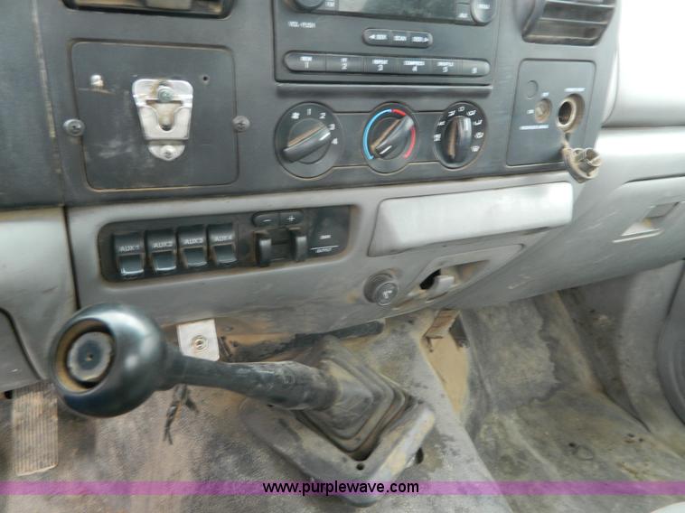 image for item K8227 2006 Ford F350 Super Duty utility truck