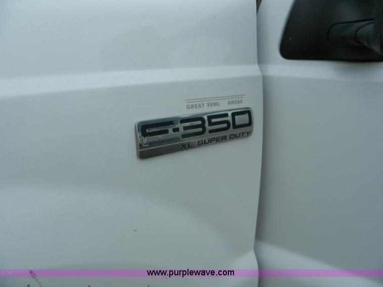 image for item K8227 2006 Ford F350 Super Duty utility truck