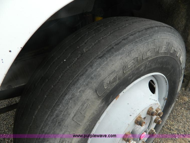 image for item K8228 1989 Freightliner FLD semi truck