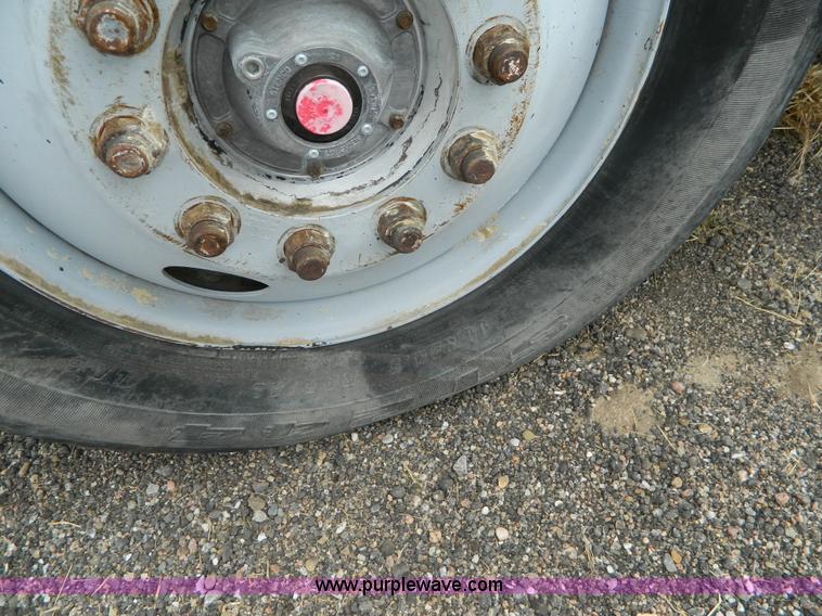 image for item K8228 1989 Freightliner FLD semi truck