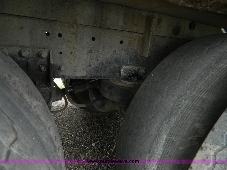 image for item K8228 1989 Freightliner FLD semi truck