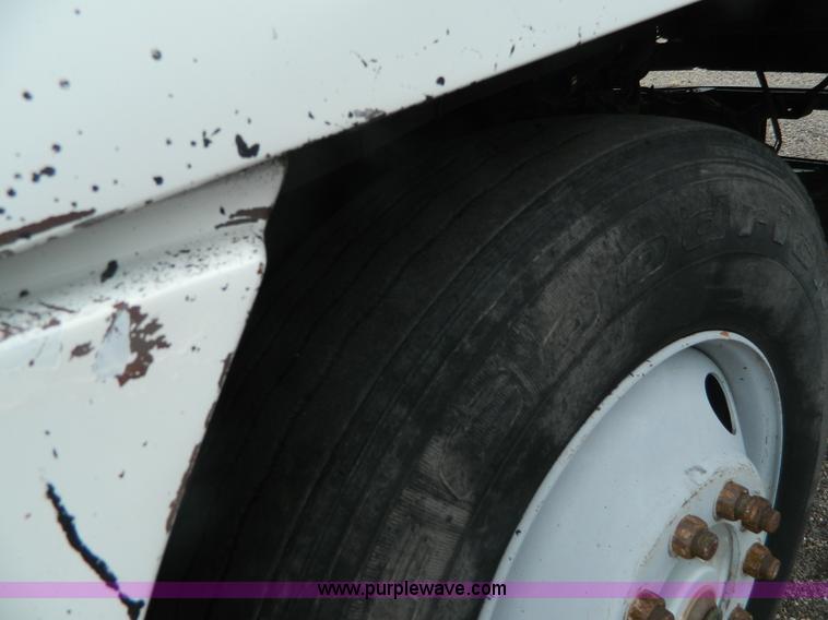 image for item K8228 1989 Freightliner FLD semi truck