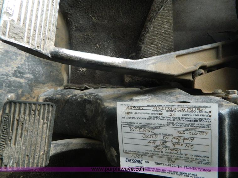 image for item K8228 1989 Freightliner FLD semi truck