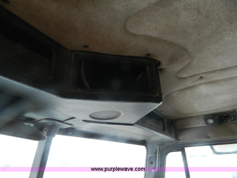 image for item K8228 1989 Freightliner FLD semi truck