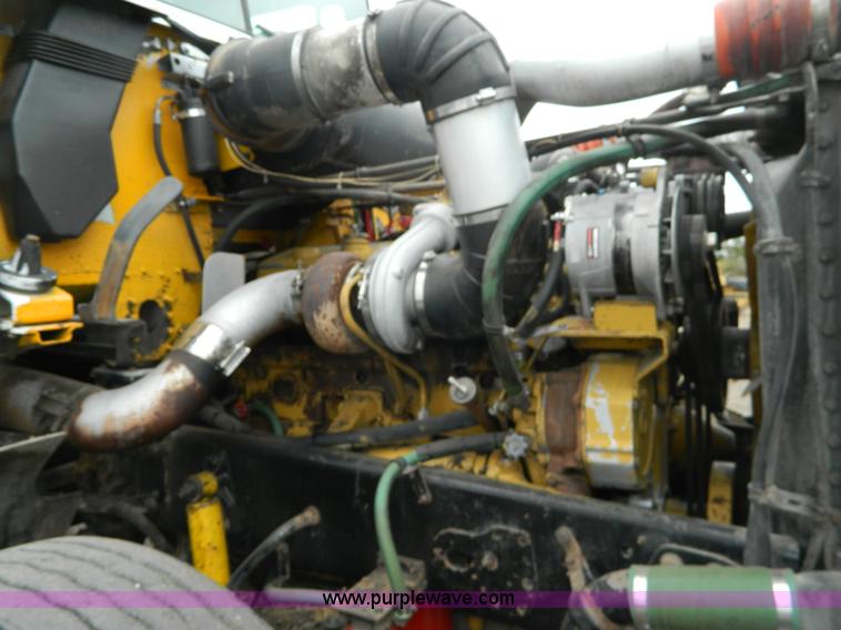 image for item K8228 1989 Freightliner FLD semi truck